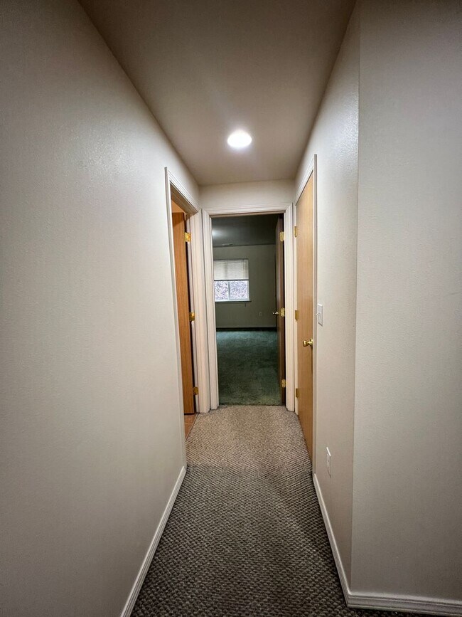 Building Photo - 1713 W Fern Dr