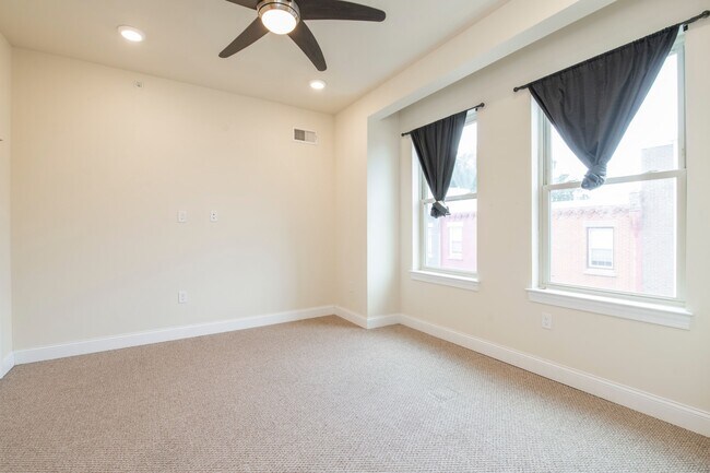 Building Photo - 1825 N Bouvier St