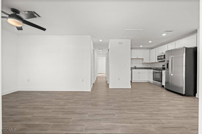 Building Photo - 915 Graystone Ave