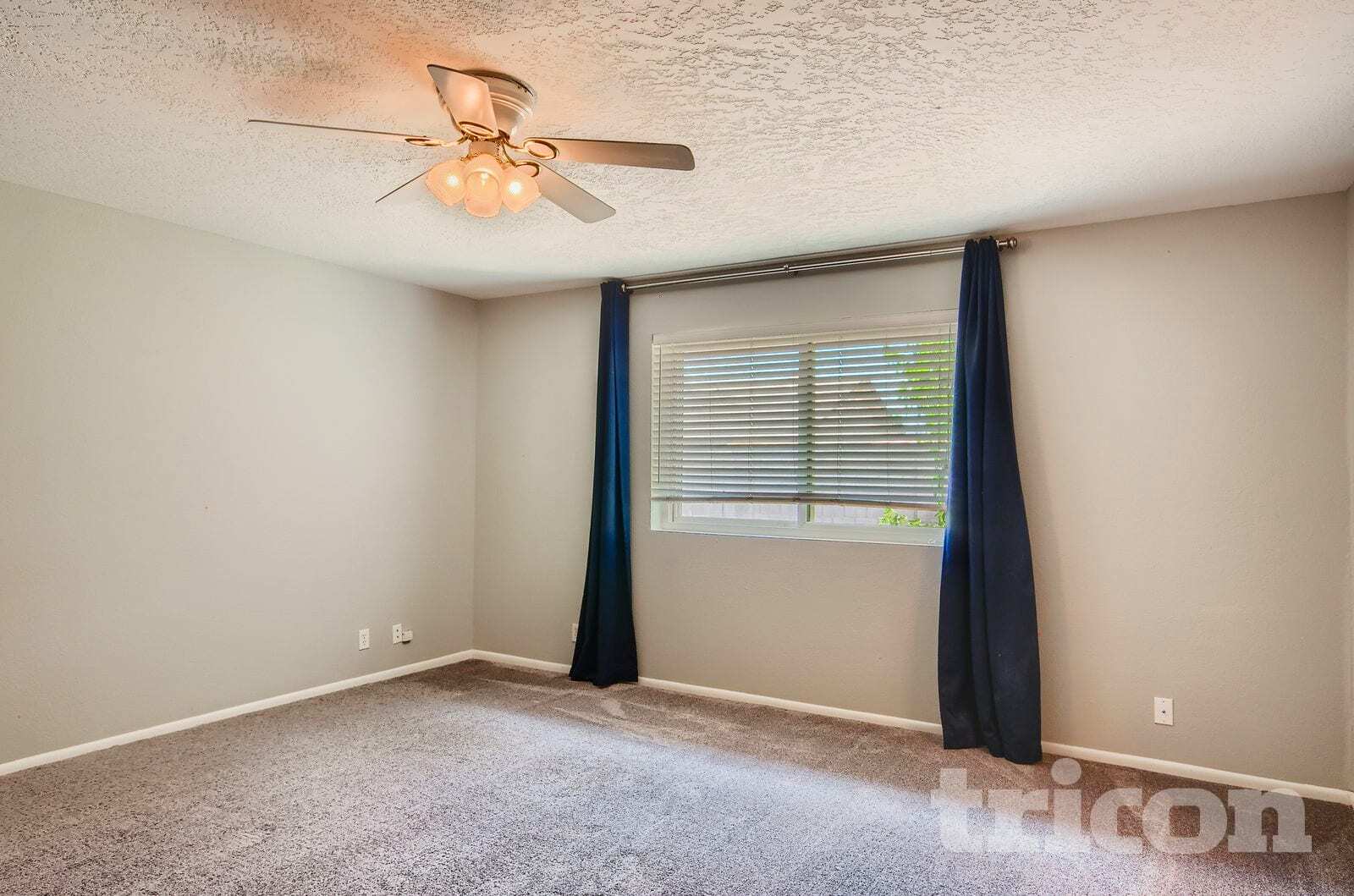 Building Photo - 2612 E Glade Ave