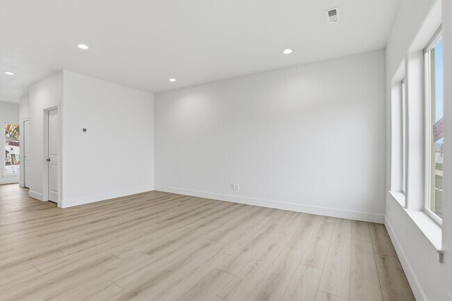 Building Photo - 639 Creative Way
