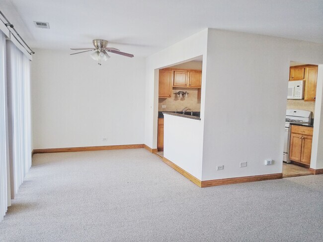Building Photo - 220 Oak Knoll Ct