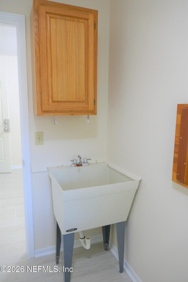 Building Photo - 10996 Raley Creek Dr S