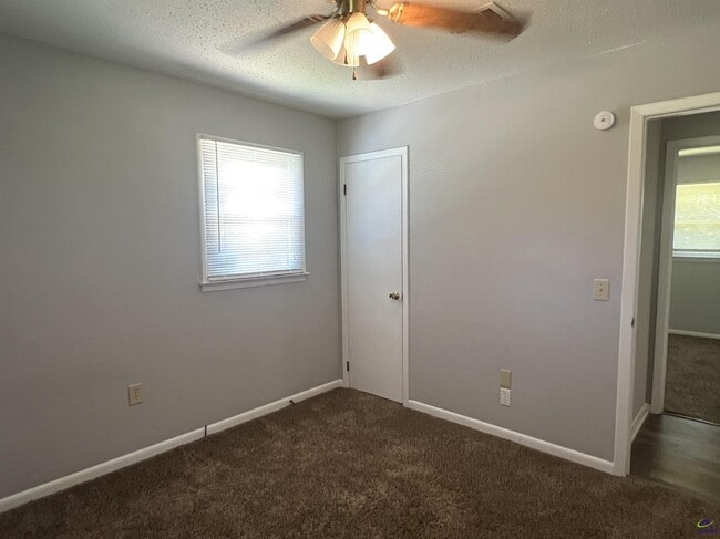 Building Photo - 211 Laverne Dr