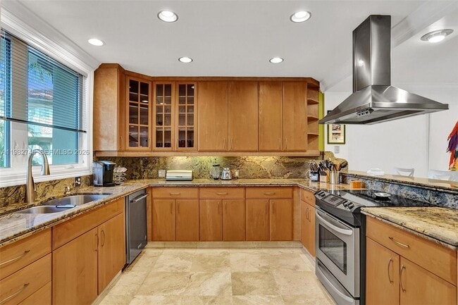 Building Photo - 3942 NE 171 St