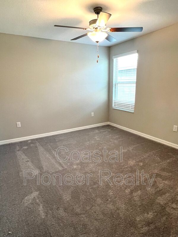 Building Photo - 16695 Parker River St