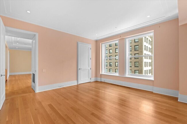 Building Photo - 159 E Walton Pl