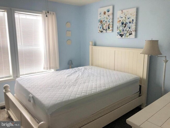 Building Photo - 250 Schramm Lp
