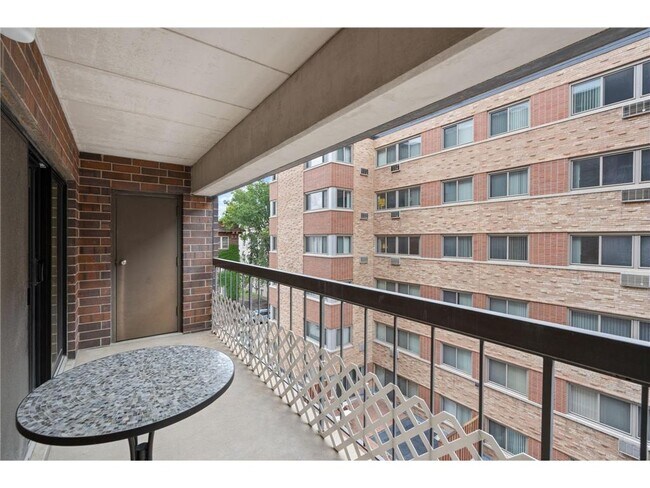 Building Photo - 2885 Knox Ave S
