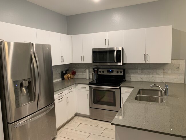 Building Photo - 2342 E Hidalgo Ave