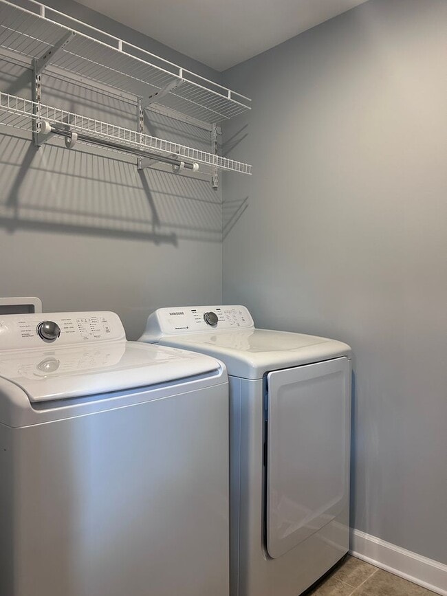 Building Photo - Modern Boone Home | Double Primary Suites | Walk to New Market, Watauga High & the AppalCART