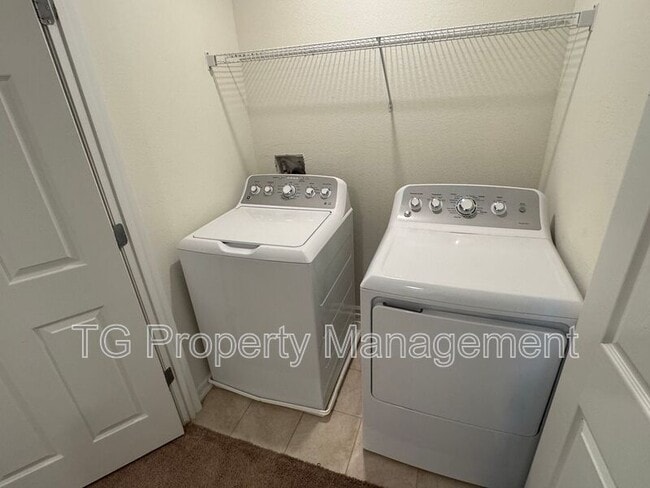 Building Photo - 9877 Fiddleback Ln