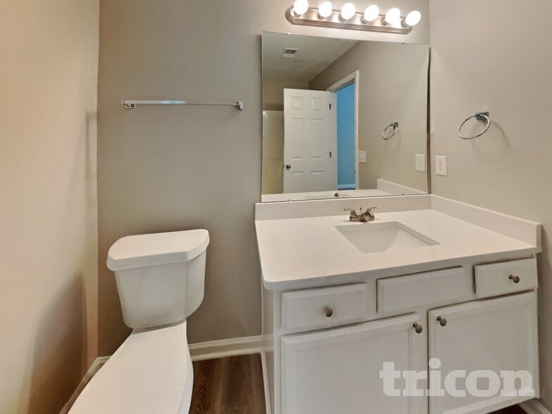 Building Photo - 175 Chesterbrook Ln