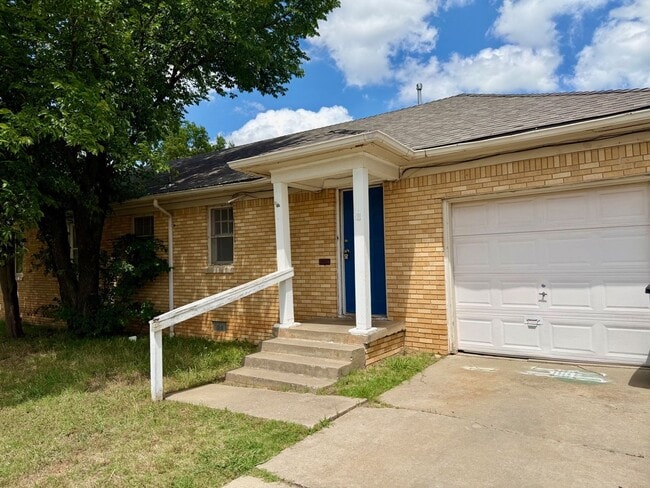 Building Photo - 3 Bedroom and 1 Bathroom Home for rent in Shawnee