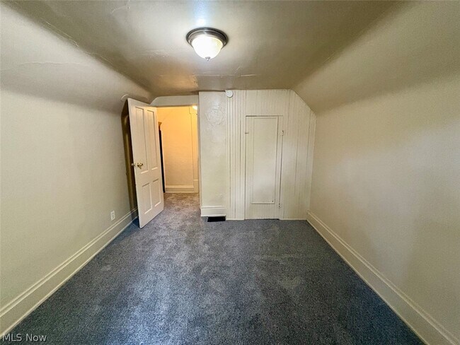 Building Photo - 391 E Voris St
