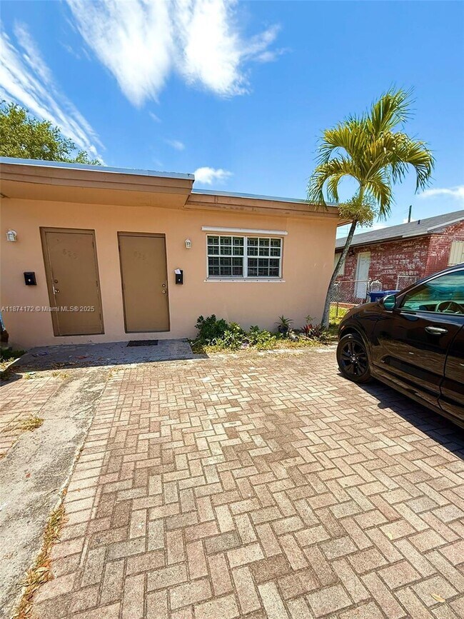 Primary Photo - 825 NW 9th St
