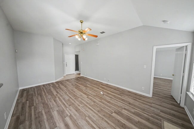 Building Photo - Updated Single-Story Home in Escondido North - Realtor Commission: $500