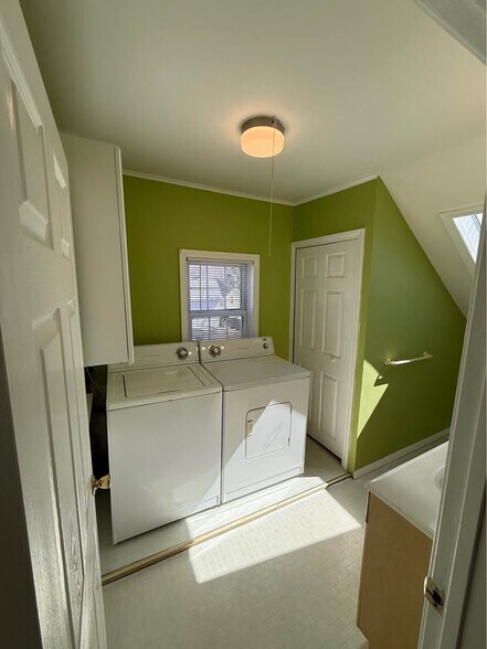 Building Photo - 439 Essex St