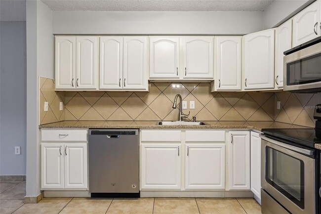 Building Photo - 2720 Sunrise Ct