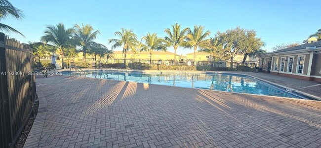 Building Photo - 5818 Hampton Hills Blvd