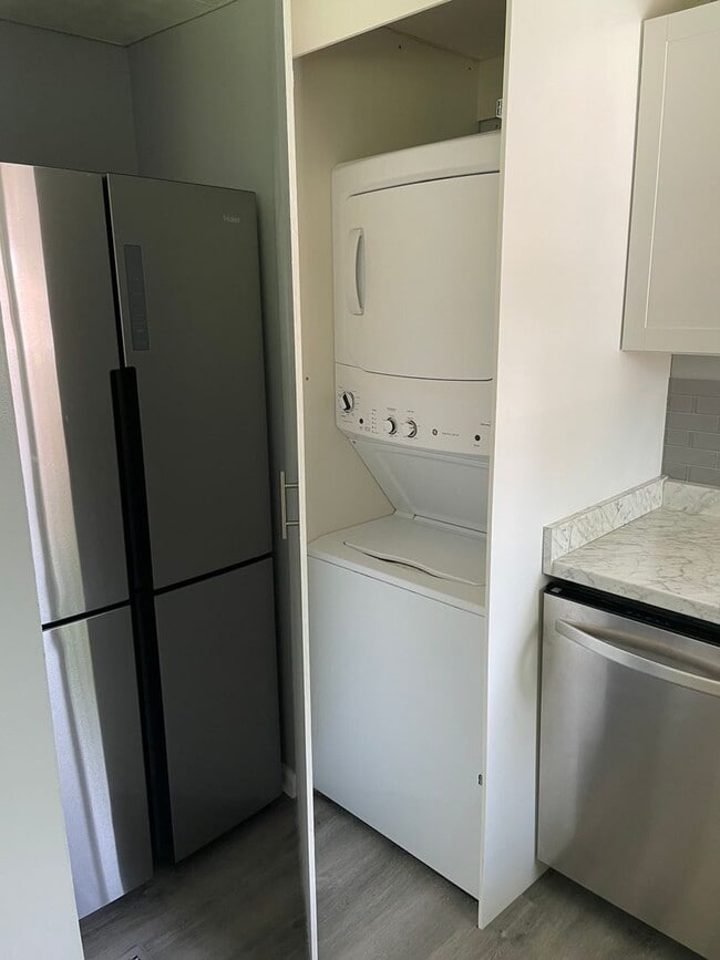 Building Photo - Beautifully renovated 3 bed/2 bath home