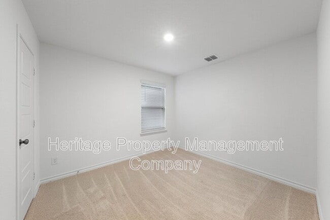 Building Photo - 817 Heartseed Ave