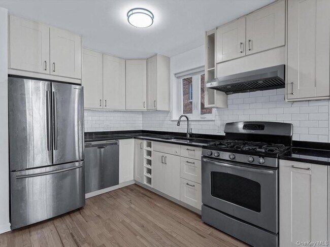 Building Photo - 214-16 40th Ave