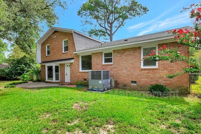 Building Photo - 2327 W Palmer Dr