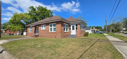 Building Photo - Murray Hill Home - Coming Soon