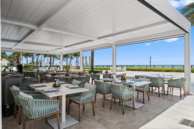 Building Photo - 16047 Collins Ave