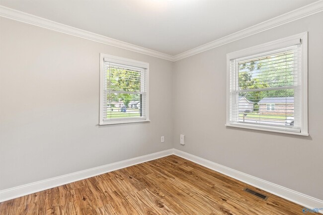 Building Photo - 2211 Cecille Dr SW