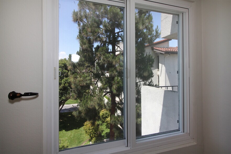 Building Photo - 8163 Redlands St