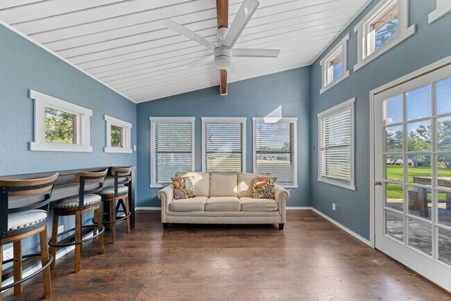 Building Photo - Charming 3-Bed Home with Fireplace & Garage in New Braunfels – 1,505 Sq Ft of Comfort