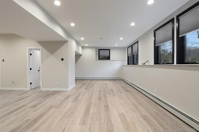 Building Photo - 18 Hillside Ave