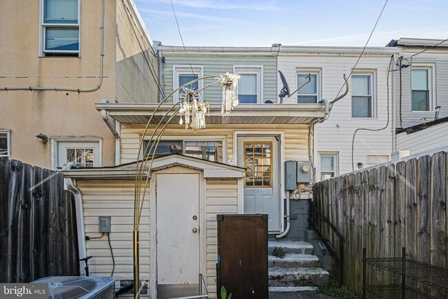 Building Photo - 208 S East Ave
