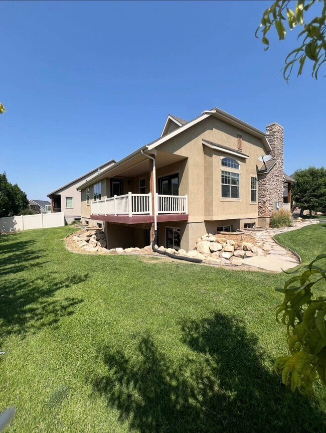 Building Photo - 2049 Sunflower Ln