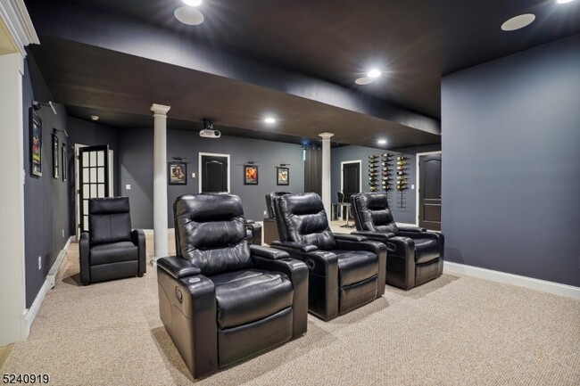 Building Photo - 22 Forest Hill Dr