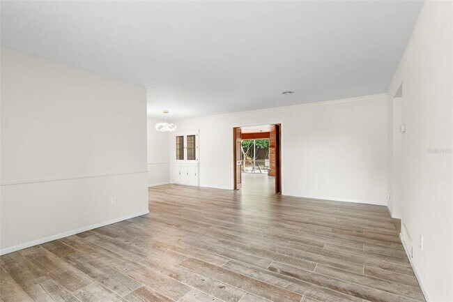 Building Photo - 809 S Duncan Ave