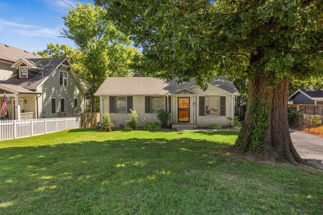 Building Photo - 2510 9th Ave S