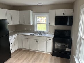 Building Photo - 331 3rd St E