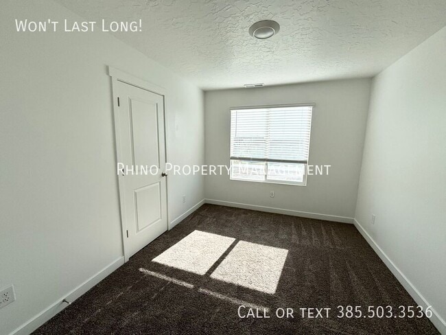 Building Photo - 1092 E Vessel Ct