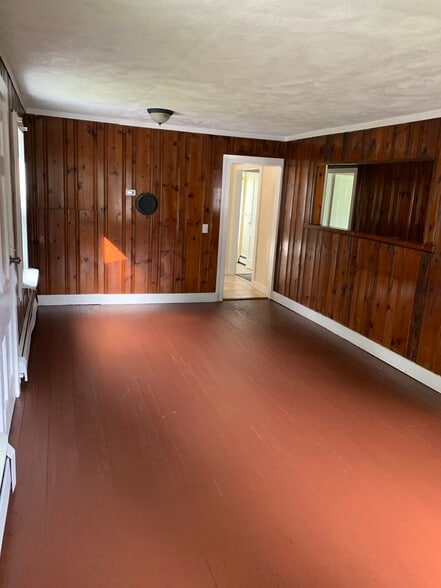 Ooen living room/dining room to kitchen - 73 Careswell St