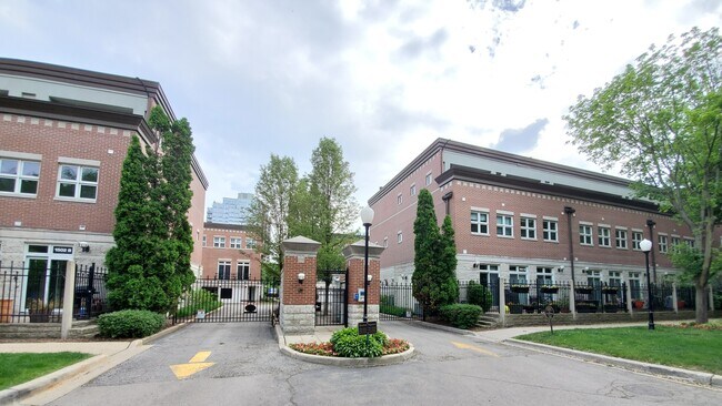 Primary Photo - 1502 S Prairie Ave