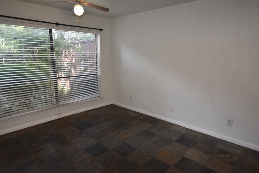 Building Photo - 6718 Eastridge Dr