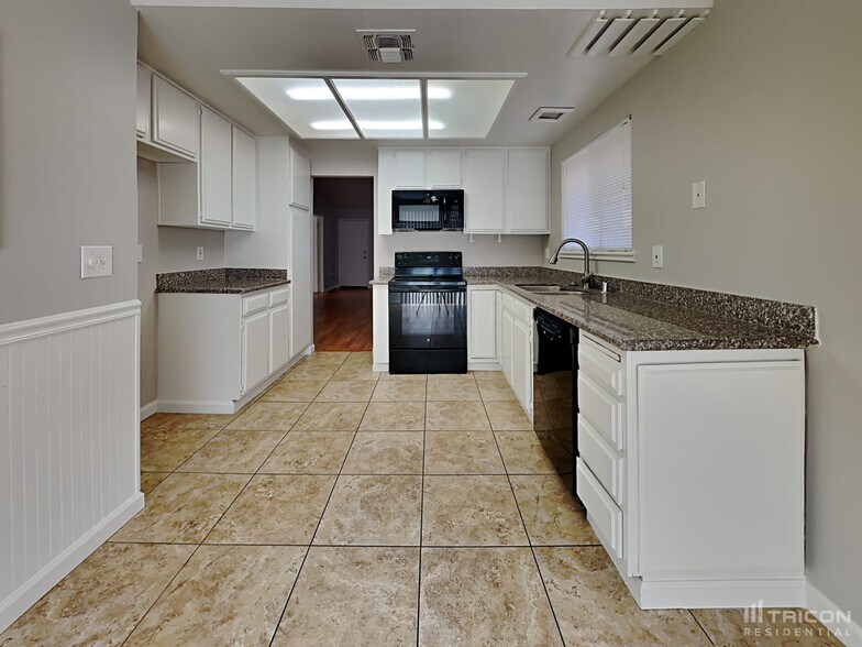 Building Photo - 119 Catalpa Ln
