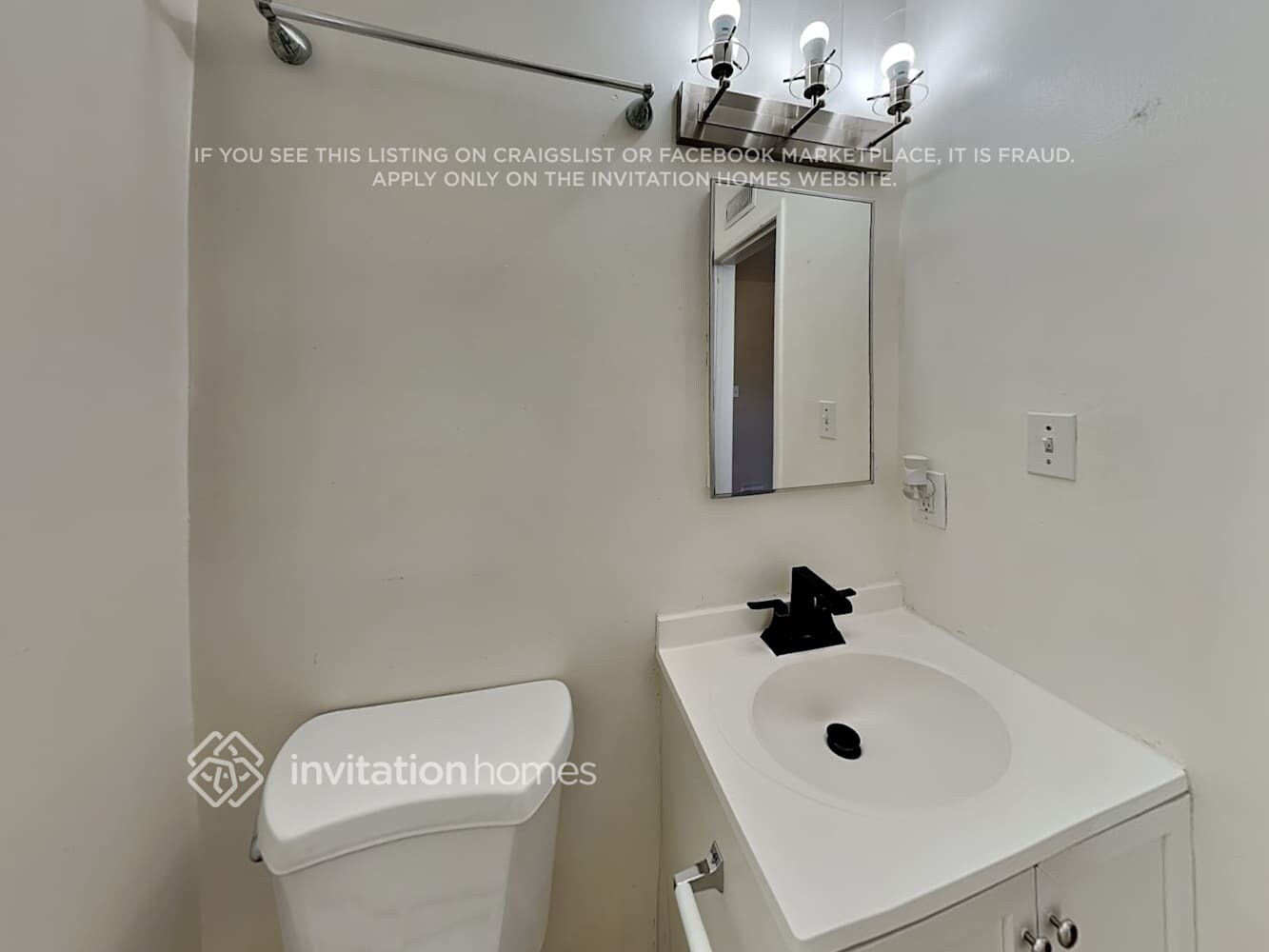 Building Photo - 15042 Romar St