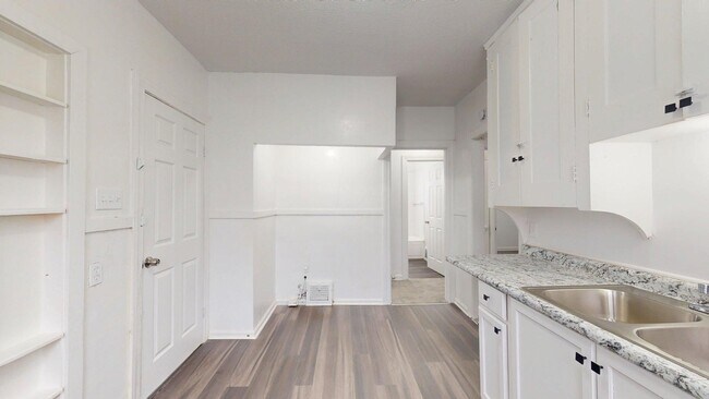 Building Photo - 3863 E 154th St