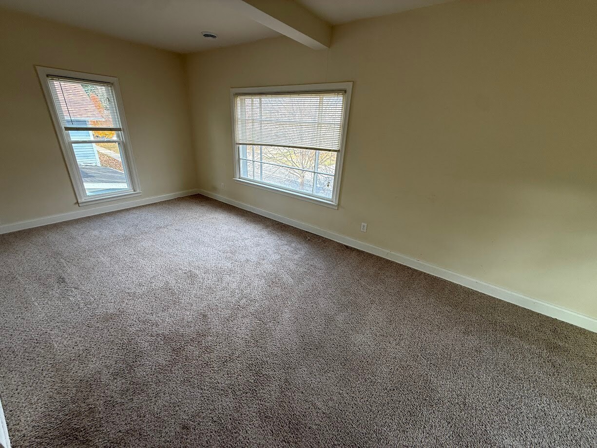 Building Photo - 509 Oak St