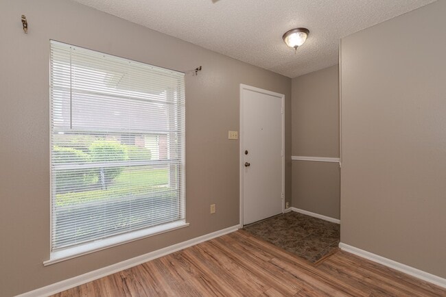 Building Photo - 6638 Lexington Dr