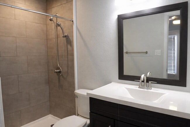 Building Photo - 105 Star